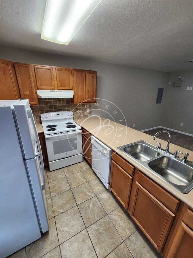 Building Photo - 1026 N Huron St