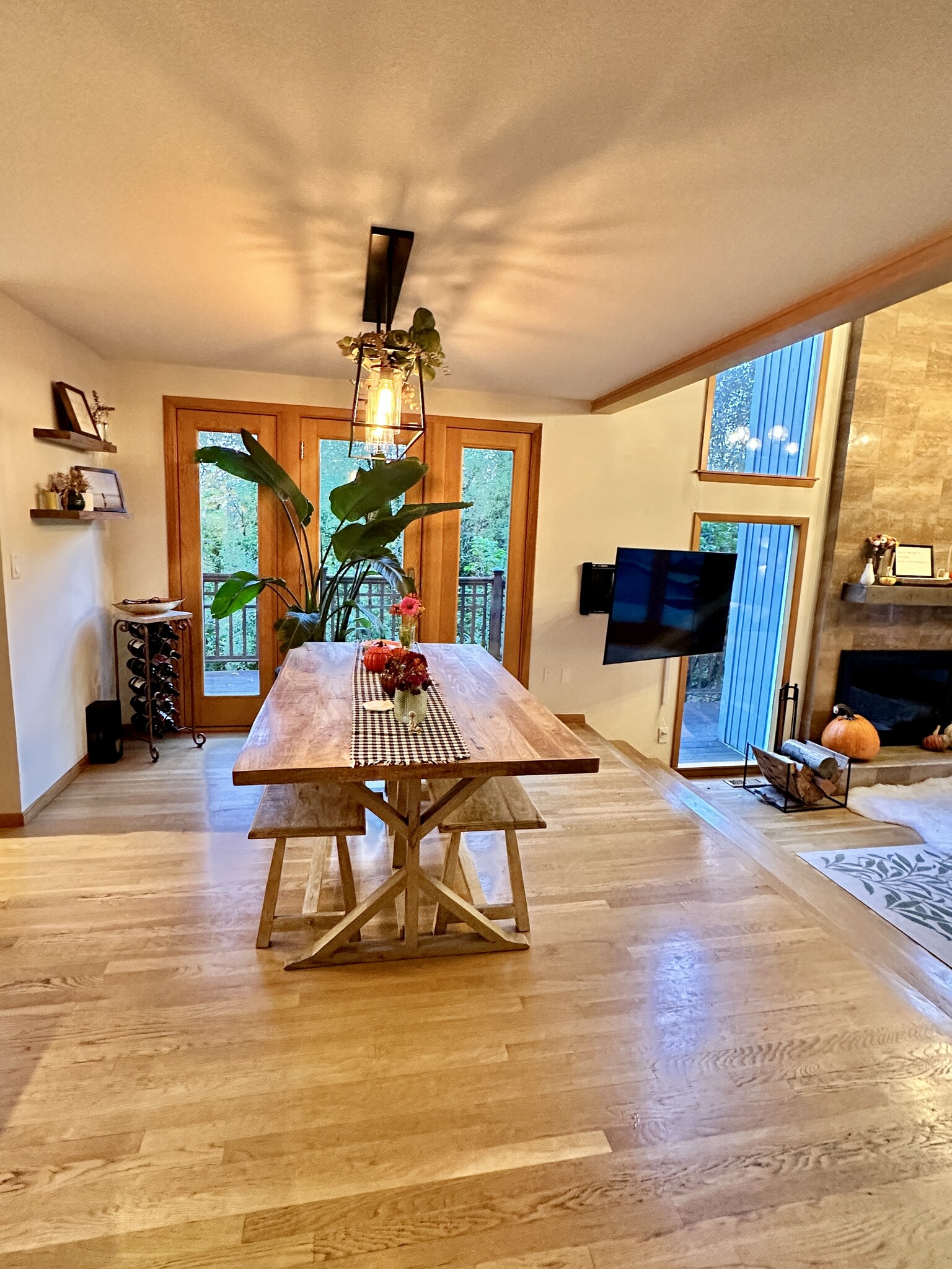 Dinning Room - 220 NW Skyline Blvd