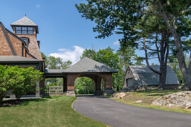 Building Photo - 9 Arlington Ave