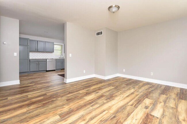 Building Photo - Spacious 3BR Duplex with Finished Basement & 2-Car Garage in Otsego