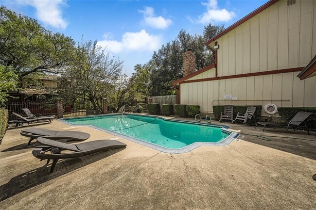 Building Photo - 8903 Trone Cir