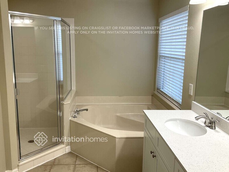 Building Photo - 264 Tavestock Loop