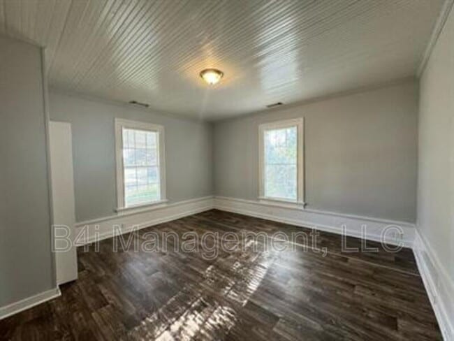 Building Photo - 306 Veazey St