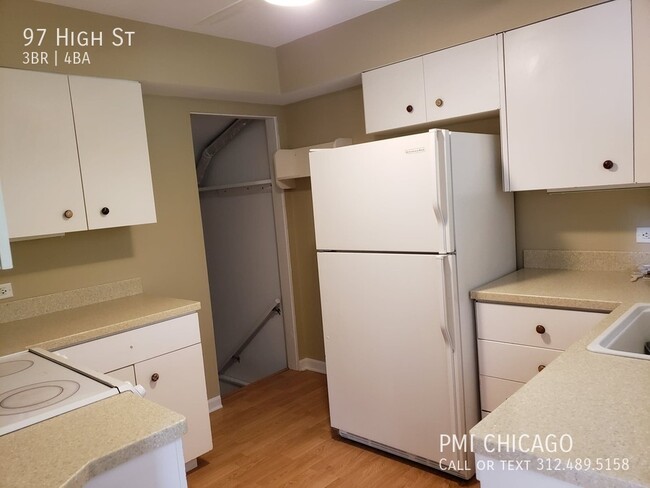 Building Photo - 97 High St