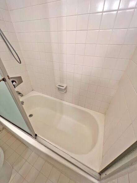 Building Photo - 11936 Darlington Ave