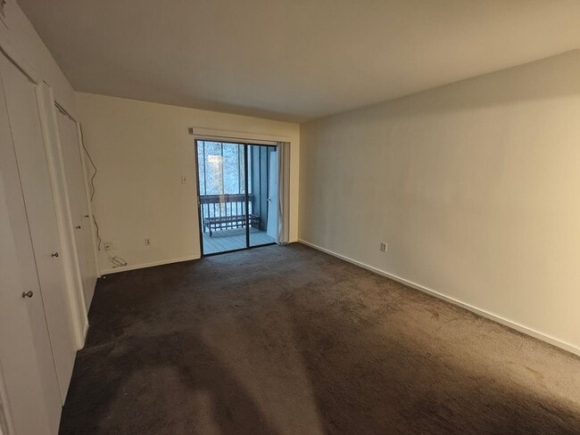 Building Photo - Two bedroom condo
