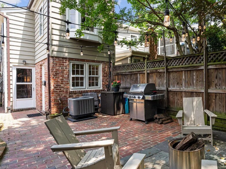 Building Photo - 310 Gibbon St