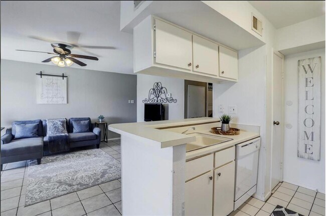 Building Photo - 18519 Egret Bay Blvd