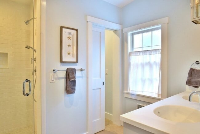 Building Photo - 5 Green Ln