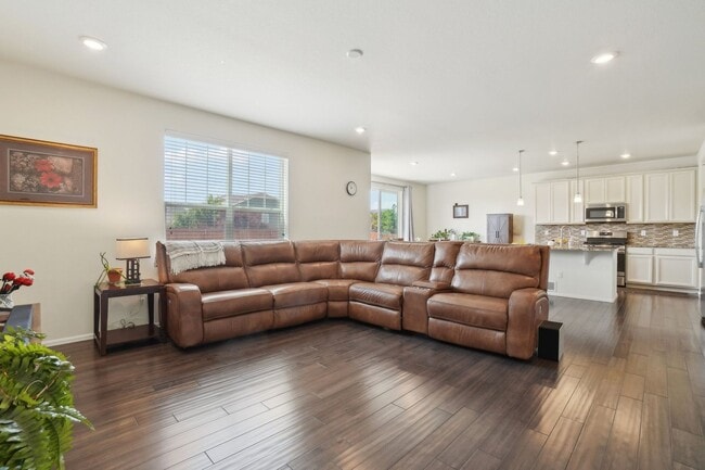 Building Photo - 4 bed 3.5 bath house located in Thornton!!