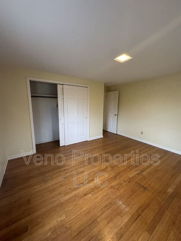 Building Photo - 15 Rivercrest Dr