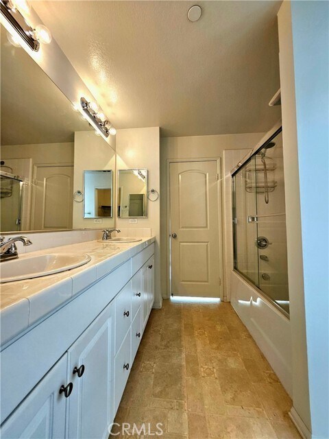 Building Photo - 37 Bijou