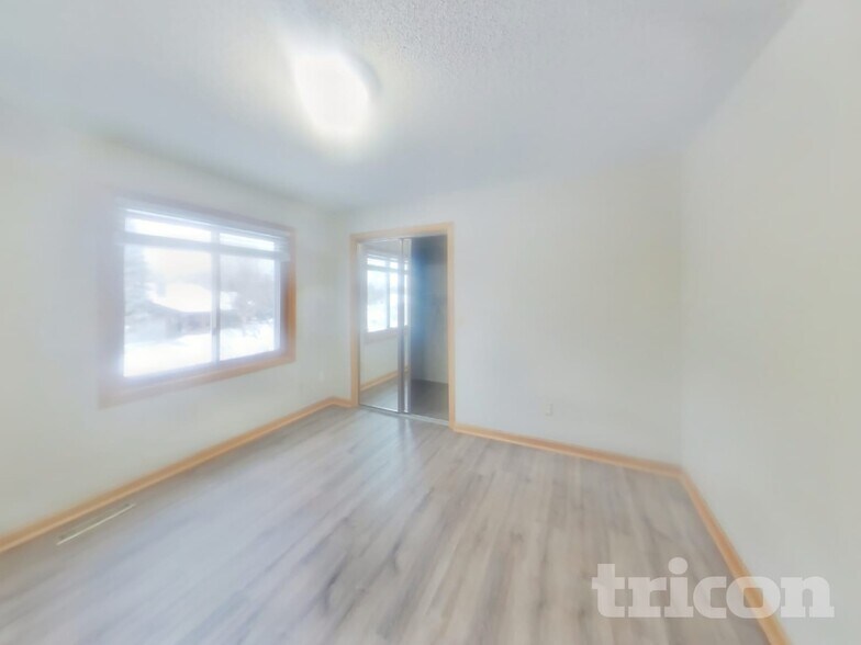 Building Photo - 4845 Orleans Ln N