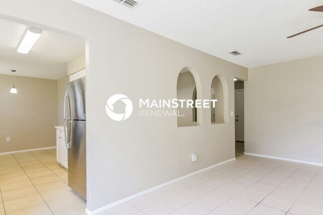 Building Photo - 4 Bedroom Pet-Friendly Home in Winter Haven, FL with Main Street Renewal