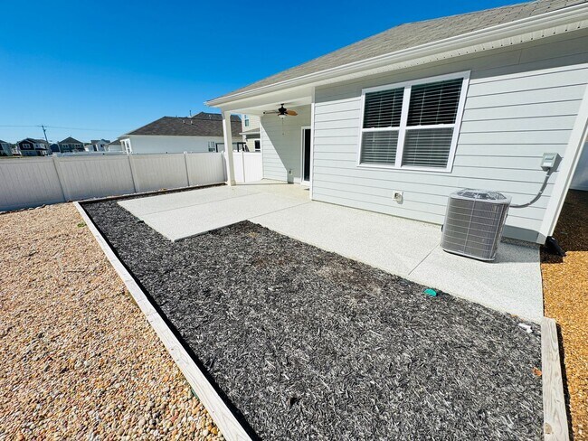 Building Photo - FOR LEASE- ONE LEVEL, SINGL-FAMILY HOME IN...