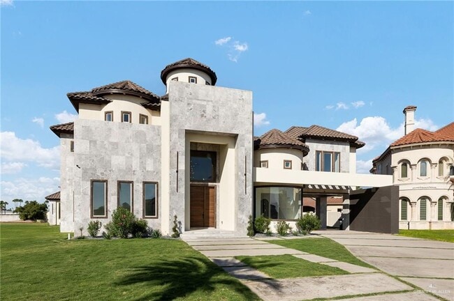 Building Photo - 45 Travis St