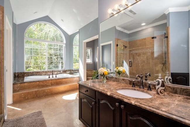 Building Photo - Immaculate Home for rent in gated cul-de-sac!