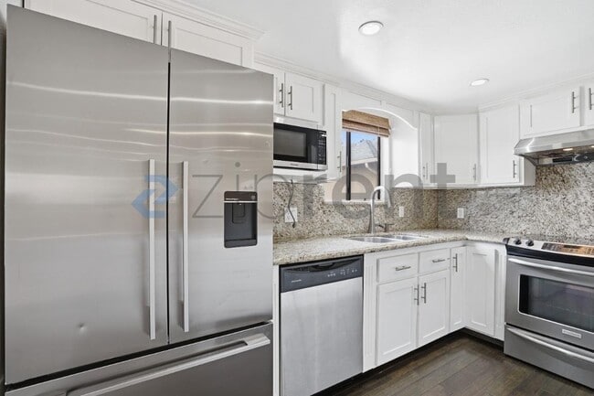 Building Photo - 743 Euclid Ave