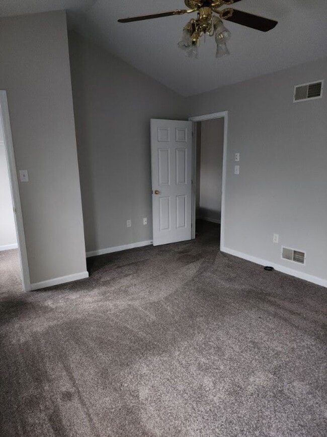 Building Photo - Updated Townhome available now!