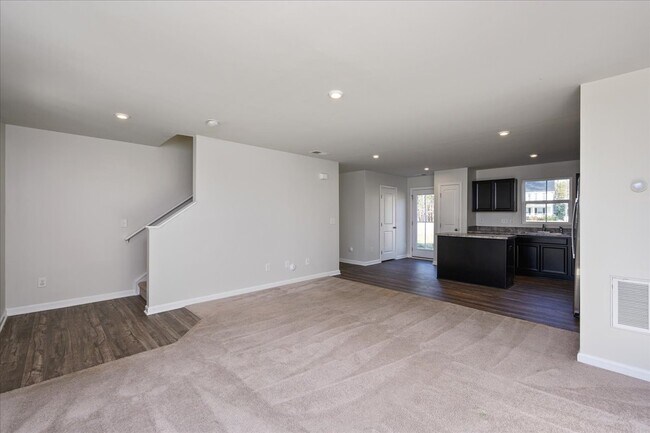 Building Photo - 105 Highcreek Dr