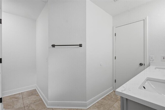 Building Photo - 108 Songbird Ct
