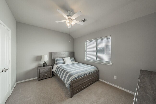Building Photo - The Best in Texas: 3Bed/2Bath w/Spacious Ensuite