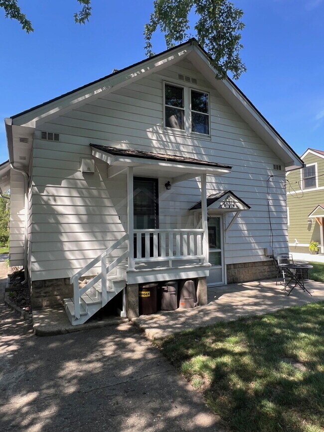 Building Photo - 134 Highland Ave