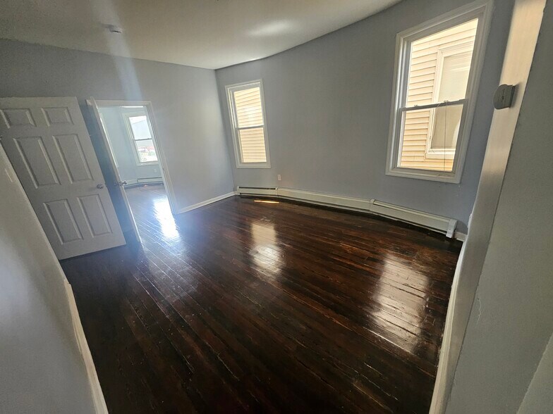 Living room - 209 N 15th St