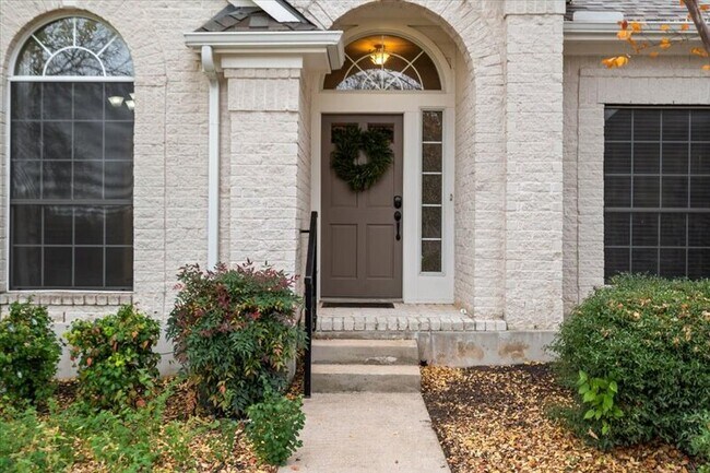 Building Photo - 920 Savanna Ln