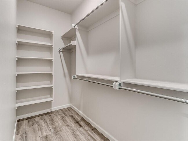 Building Photo - 16705 Monroe Dr