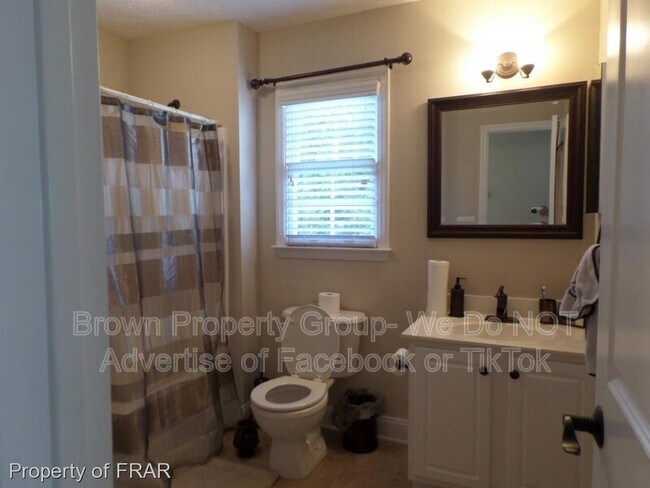 Building Photo - 124 Highgrove Ct