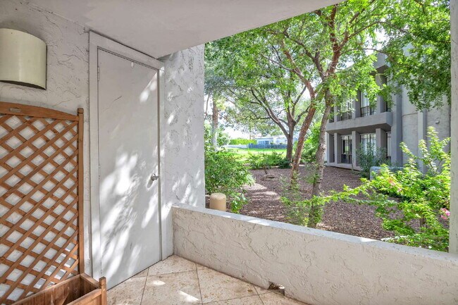 Building Photo - Beautifully updated Biltmore Cloisters 2/2...