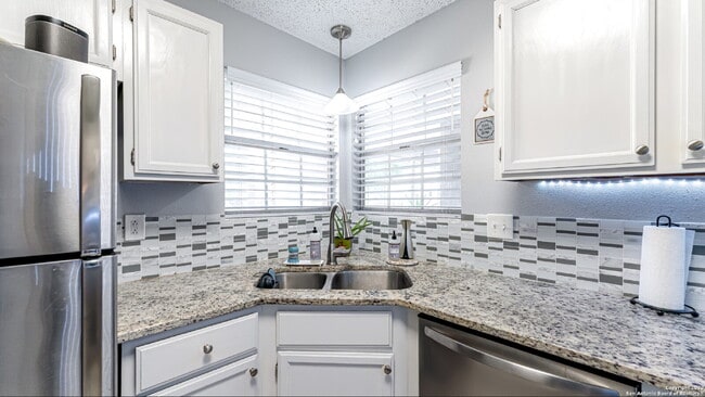 Building Photo - "Charming 2-Bed Oasis with Granite Touches in Schertz - Your Cozy Retreat Awaits!"