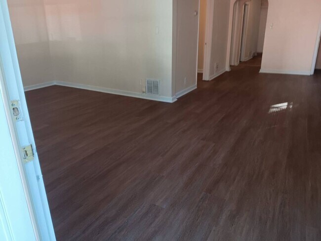 Building Photo - 3356N12thJ