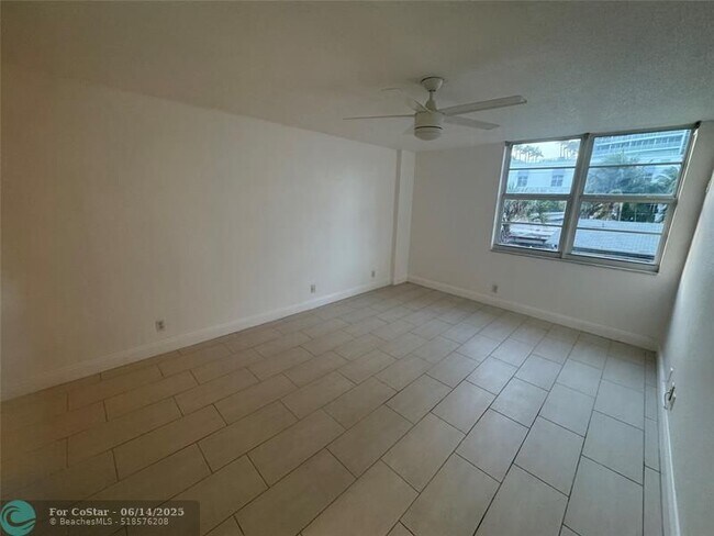 Building Photo - 336 N Birch Rd