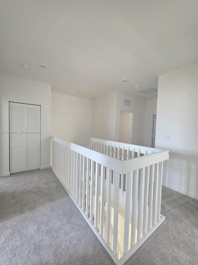 Building Photo - 2741 SE 24th Ct