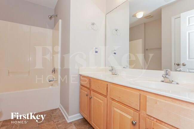 Building Photo - 15507 Troubadour Ln