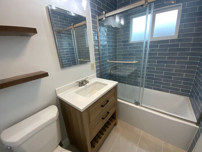 Building Photo - Great Location Close to Schools