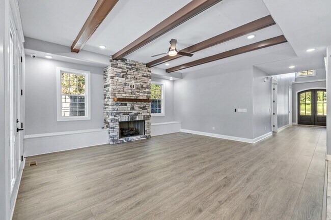 Building Photo - 601 Joyce Ave