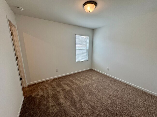 Building Photo - 4BR/2.5BA Two Car Garage in Element Park