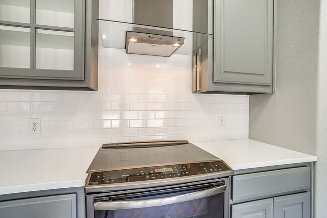 Building Photo - Beautiful 4 Bed, 2 Bath in Pristine Willow...