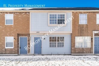 Building Photo - Recently updated 2 bedroom/1.5 bath townhome