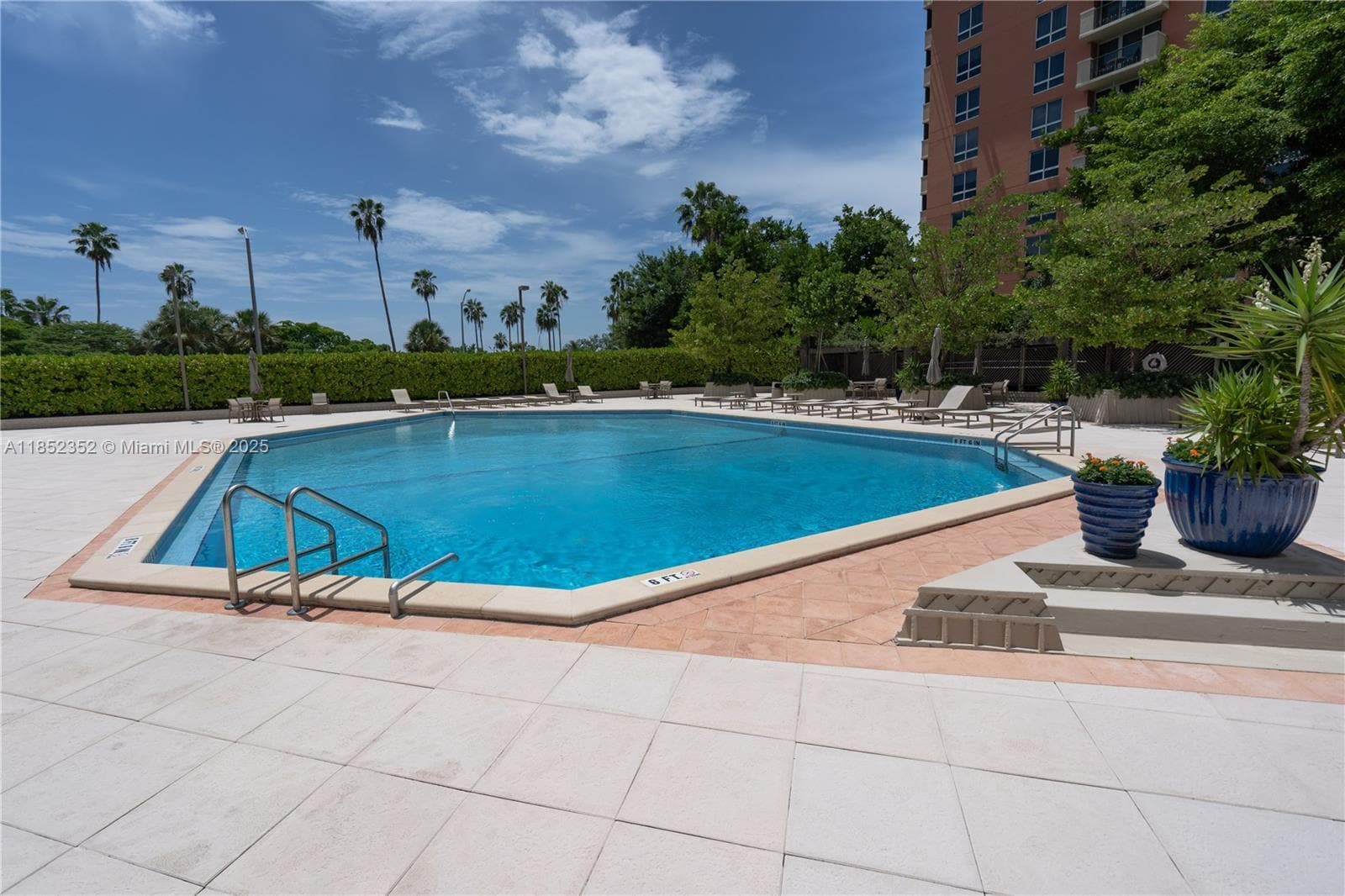 Building Photo - 2901 S Bayshore Dr