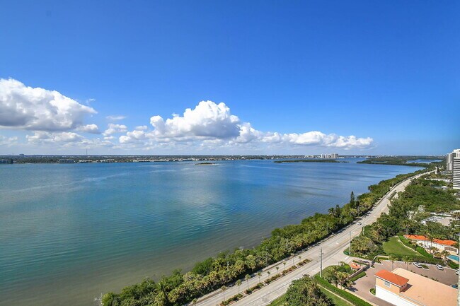 Building Photo - 5080 N Ocean Dr