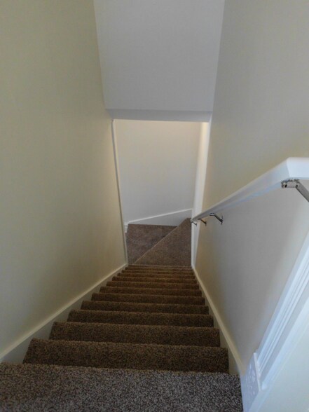 Building Photo - 205 E Pine St