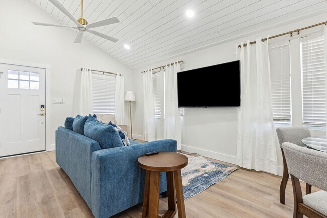 Building Photo - Charming Lowcountry Home for Rent on Edisto Island
