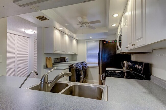 Building Photo - 90 S Highland Ave