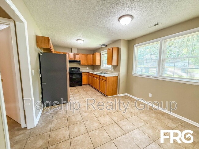Building Photo - 418 N Kornegay St