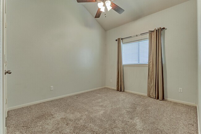 Building Photo - 8007 N Tarrytown Crossing Dr