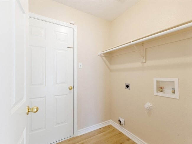 Building Photo - 1622 Stratford Dr